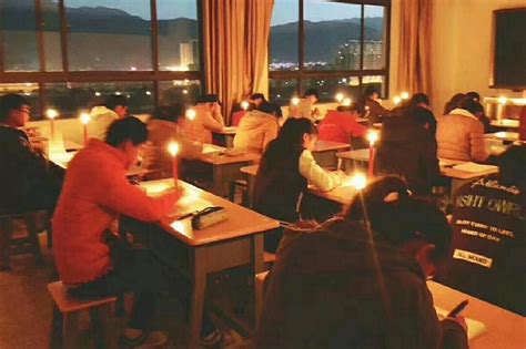 学校停电时发生的尴尬瞬间：被同桌c了三次，究竟是无意还是故意？