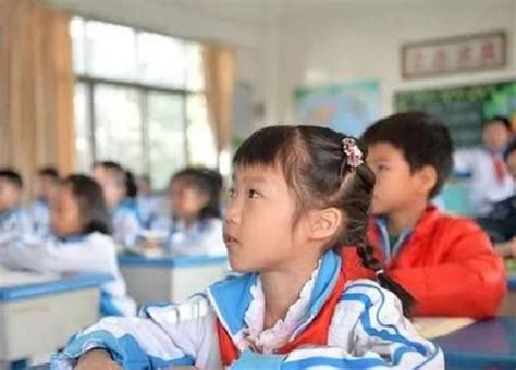 “老师脱让学生摸”教学方式：为何这种新颖方法能有效提高学生学习兴趣和动手能力